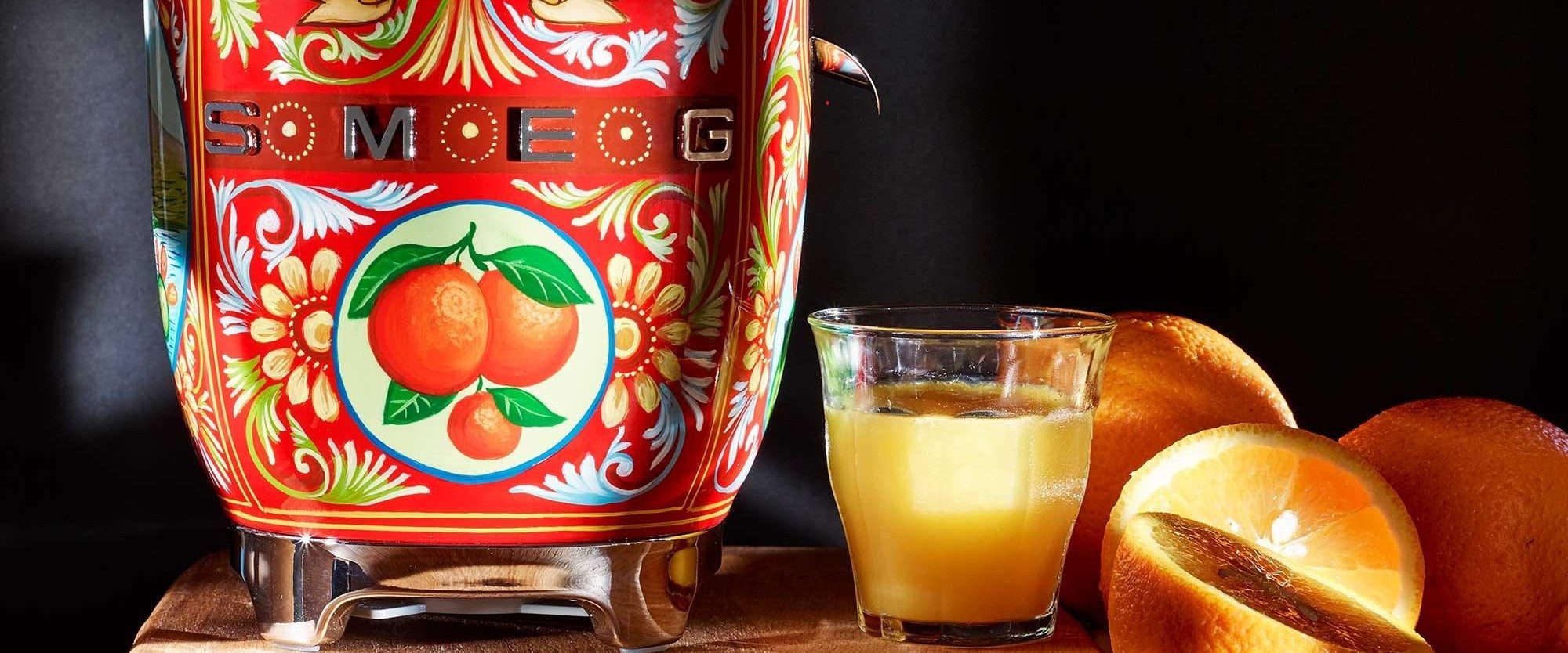 Smeg-Citrus-Juicer-Dolce-Gabbana-Edition