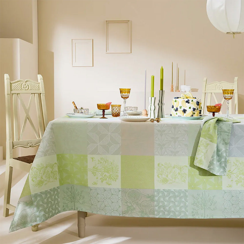 Garnier Thiebaut | Mille Parfums Verde Tablecloth