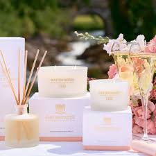 Rathbornes 1488 | Bougie parfumée à la rose, oud et patchouli