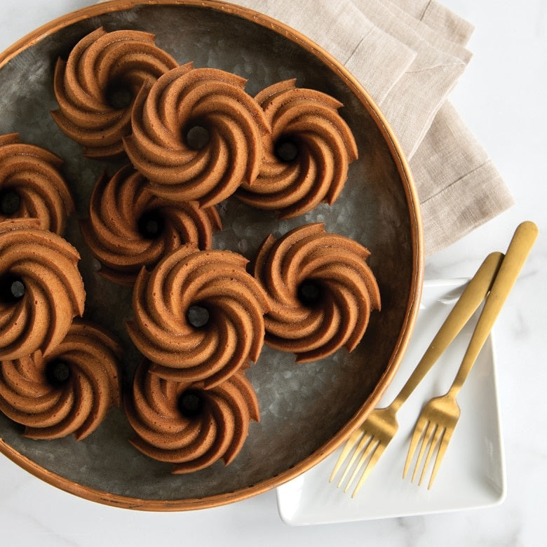 Maison Lipari Heritage 6-Bundtlette Baking Pan  NORDICWARE.