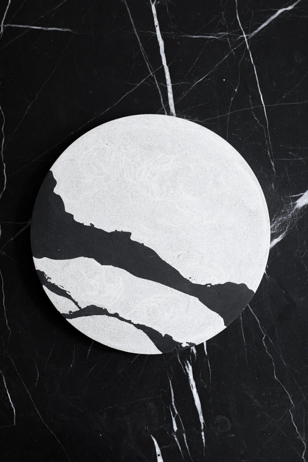 Maison Lipari Concrete Serving Platter - Black & White  CDMX DESIGN.