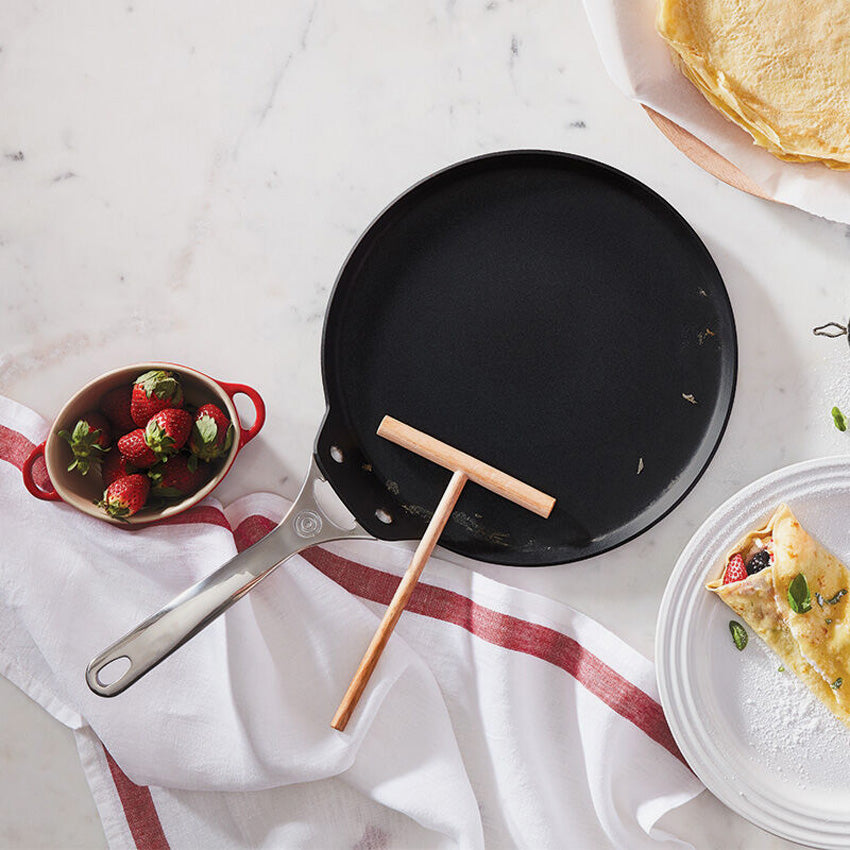 Le Creuset | Poêle à Crêpes Antiadhésive Renforcée Avec Plateau