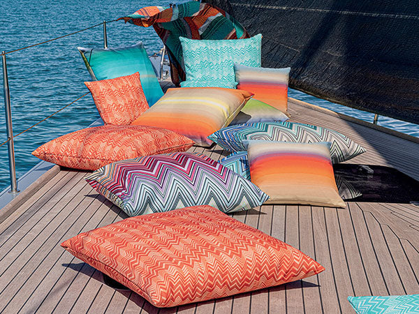 OUTDOOR CUSHIONS & LINENS