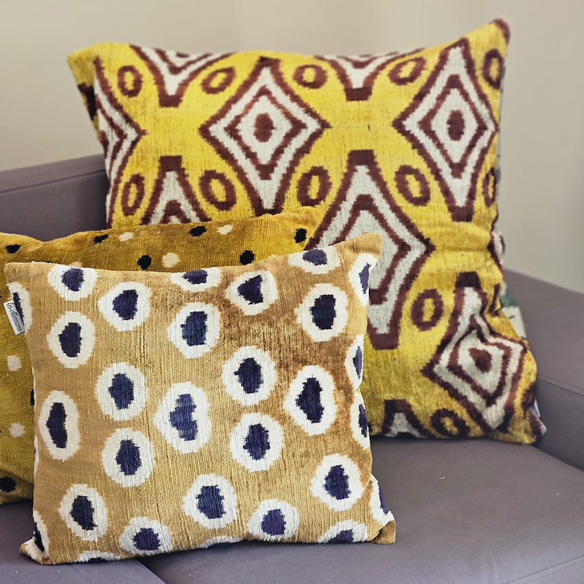 Les Ottomans | Coussin en velours de soie – Jaune et brun