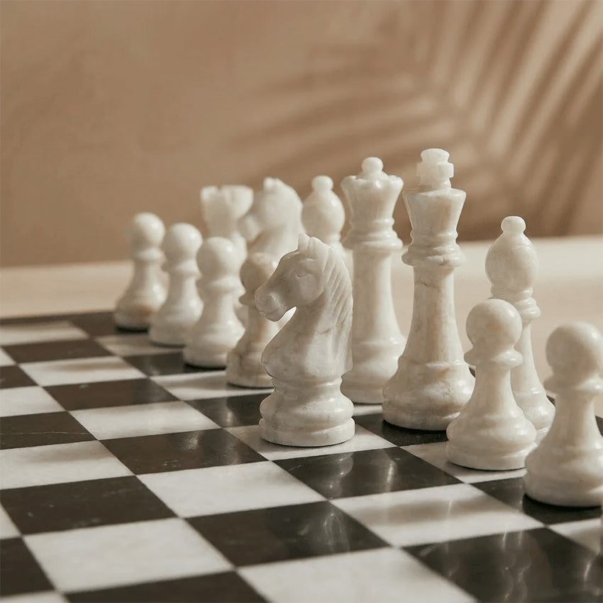 Marble Cultures | Ensemble d’échecs en marbre avec coffret de rangement – Noir et blanc