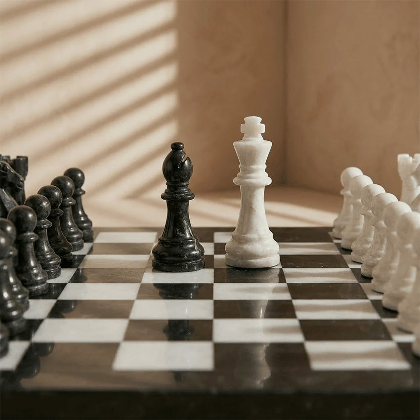 Marble Cultures | Ensemble d’échecs en marbre avec coffret de rangement – Noir et blanc