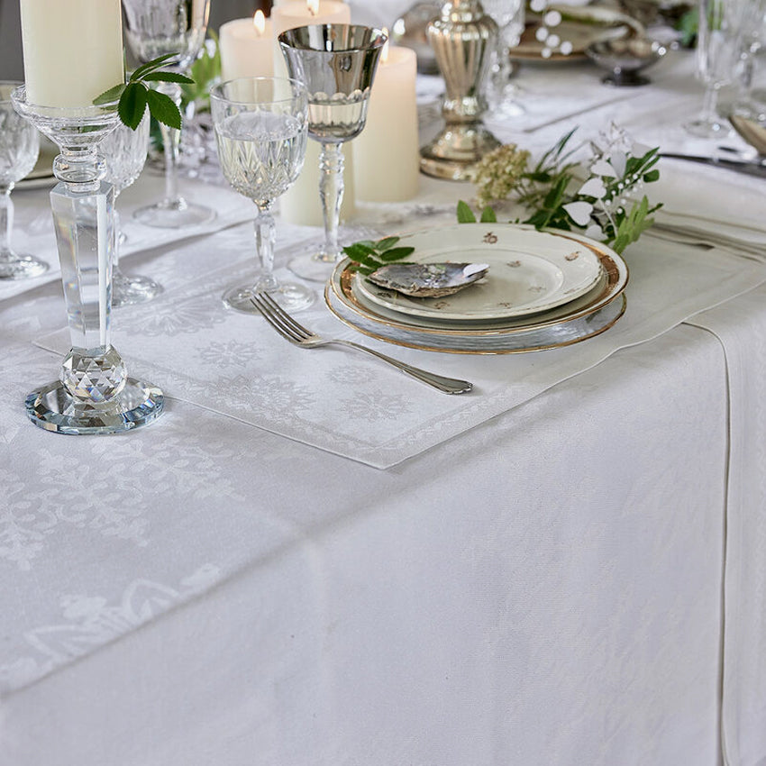 Le Jacquard Français | Lumière d'Étoile Tablecloth - White