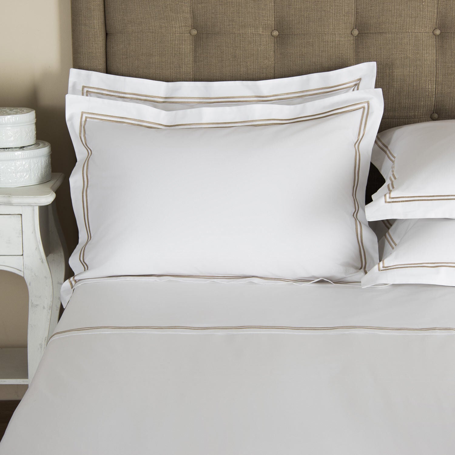 Frette | Hotel Classic Sham Standard - White&Khaki