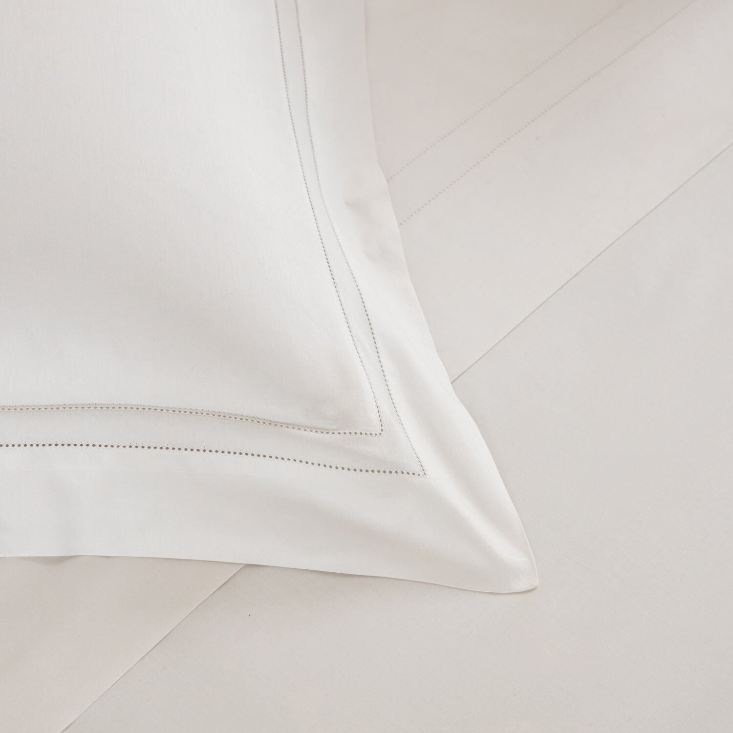 Frette | Doppio Ajour Standard Sham - White