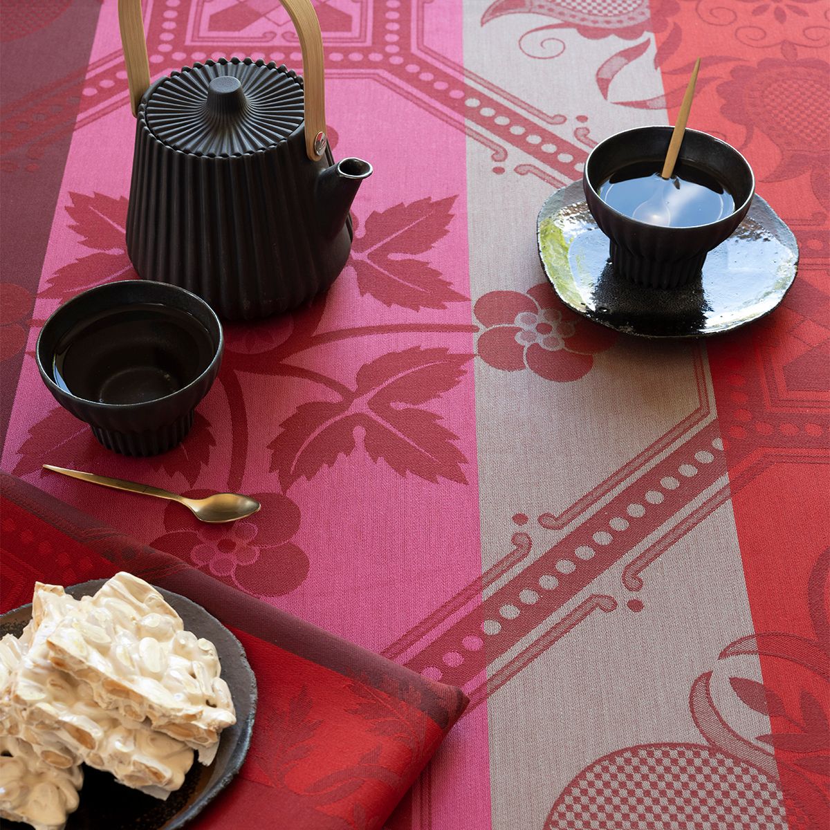 Le Jacquard Français | Hacienda Coated Tablecloth - Red - 69"X126"