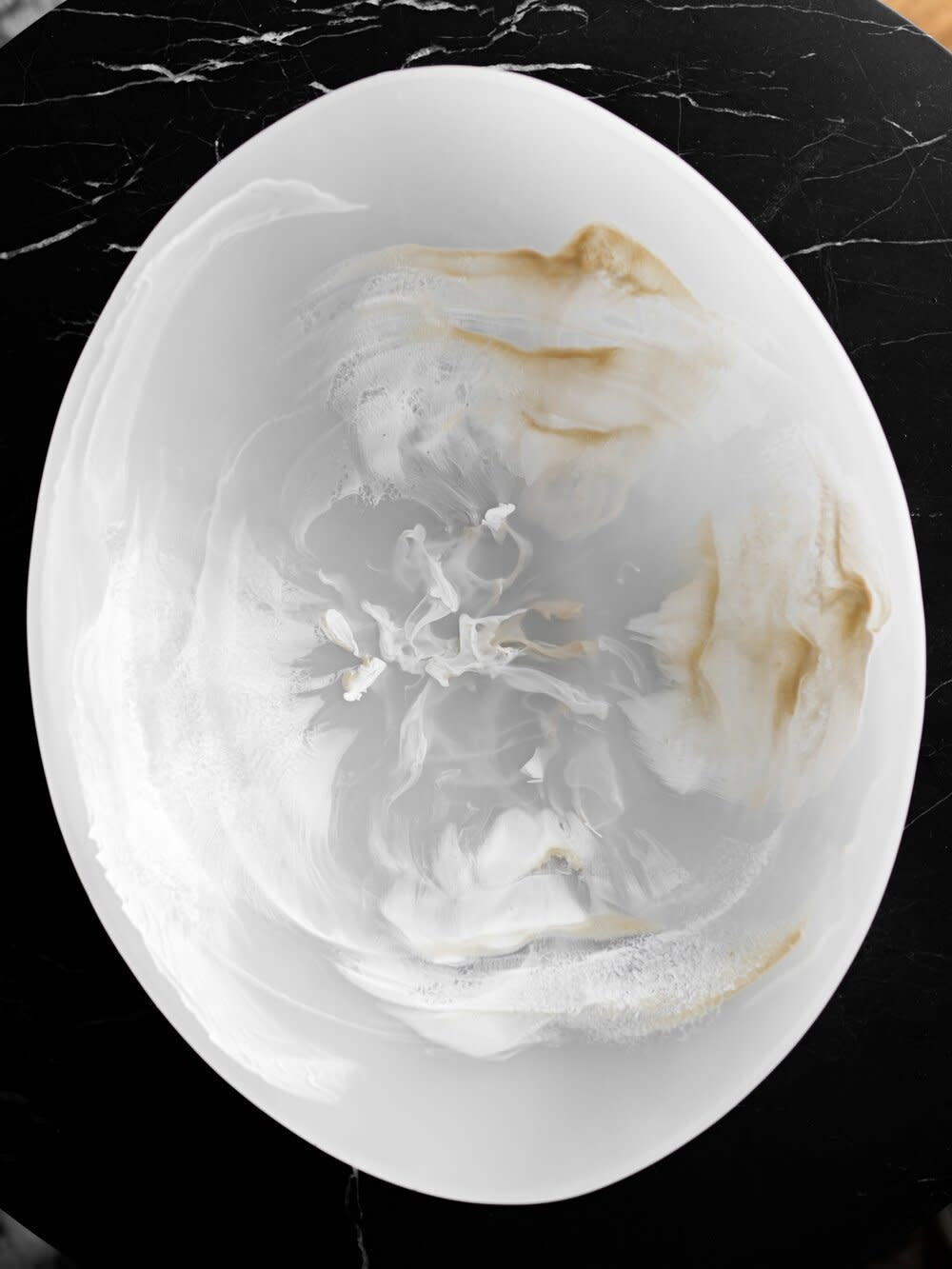 Maison Lipari 19" Oval Resin Centrepiece - Pearl Marble  CDMX DESIGN.