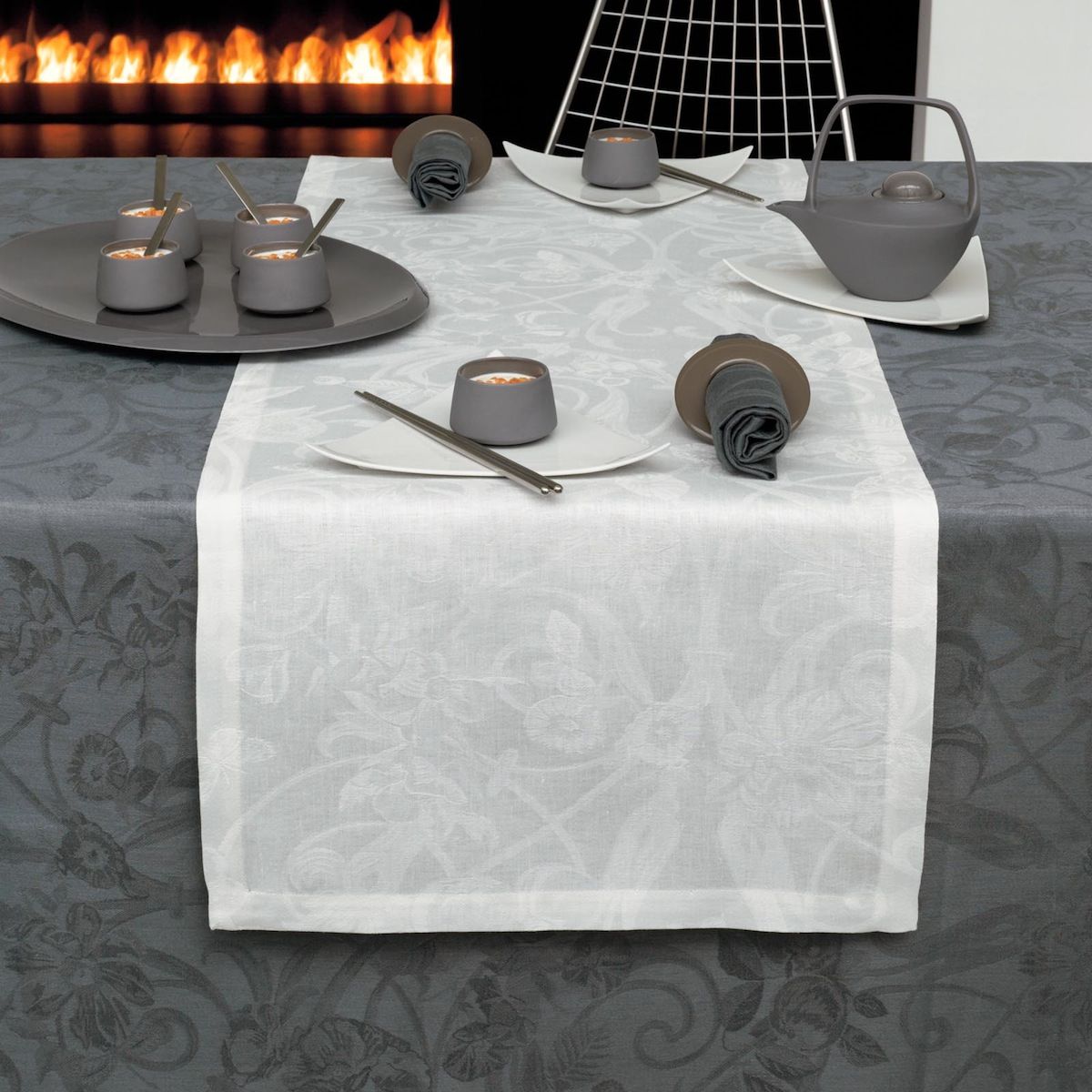 Le Jacquard Français | Tivoli Tablecloth 94'' - White