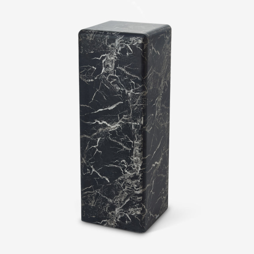 Polspotten | Marble Pillar