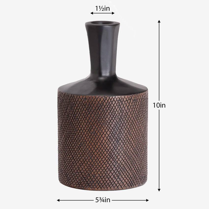 Torre & Tagus | Kappa Vase bouteille en résine ligne sculptée